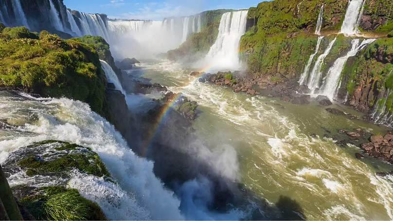 Areias brancas, lagoas azuis e vida selvagem rara: Um guia para o melhor das maravilhas naturais do Brasil